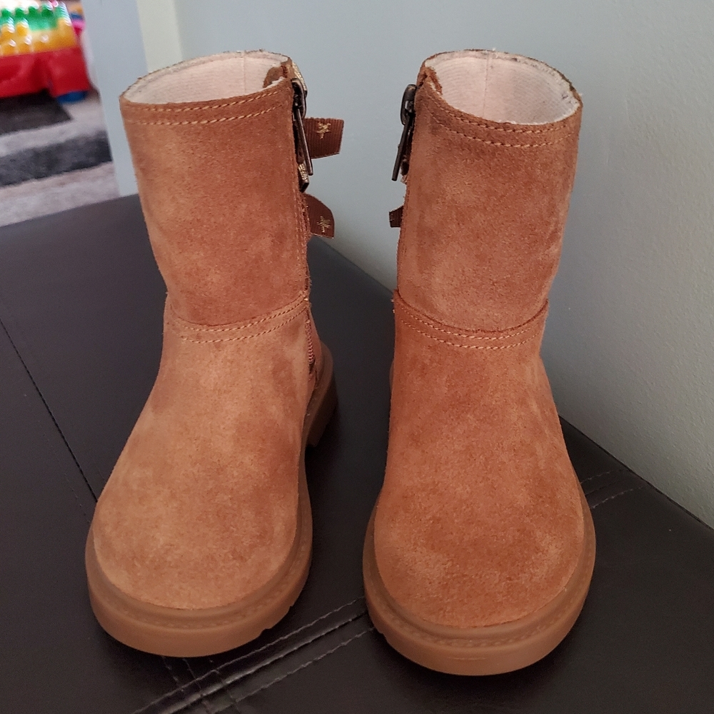 Ugg bow boots